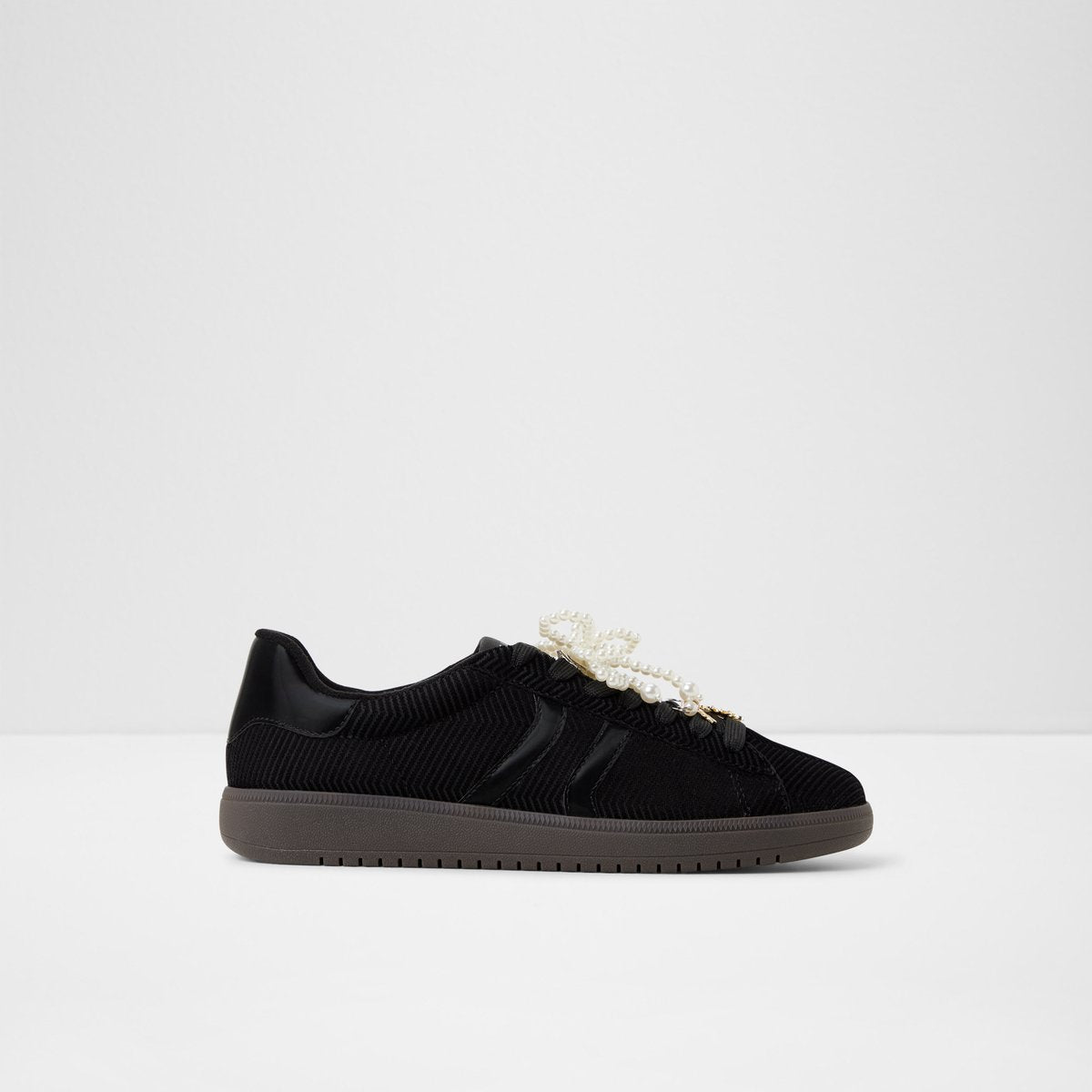 Chicsneaker2 Low-Top Sneakers