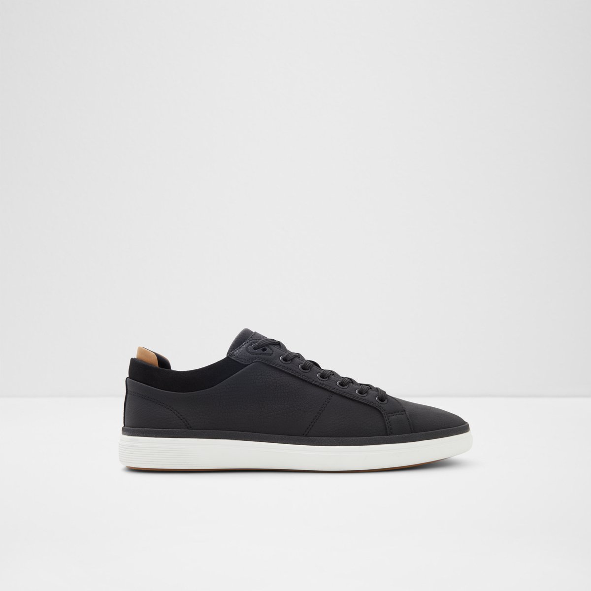 Finespec Low-Top Sneakers