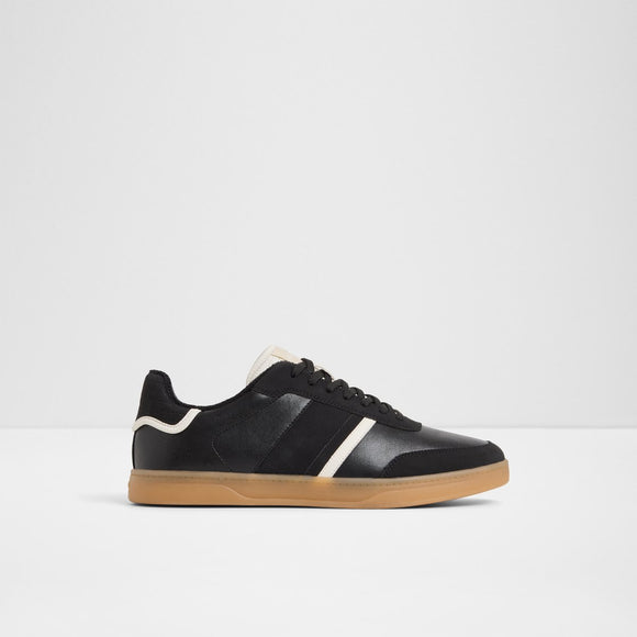 Freekick Low-Top Sneakers