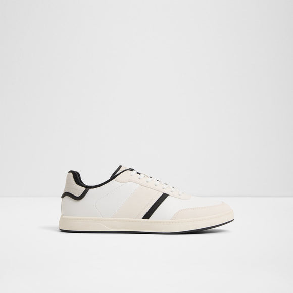 Freekick Low-Top Sneakers