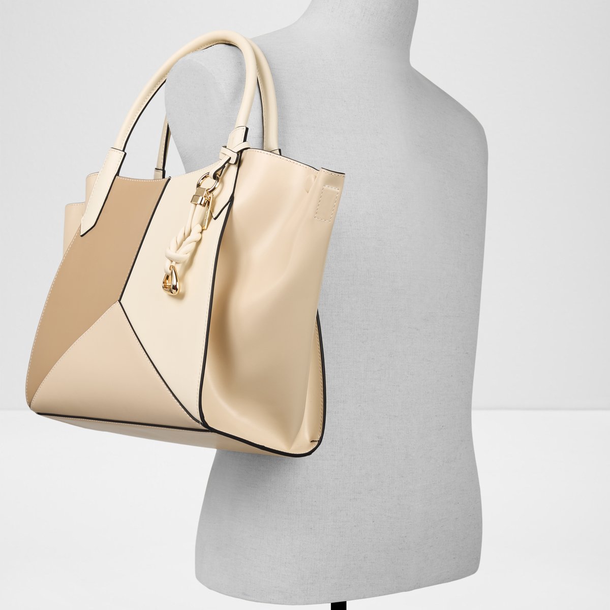 Iveyma Tote Bag