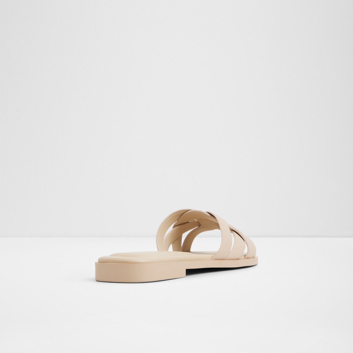 Jennaleriel In Flat Sandals