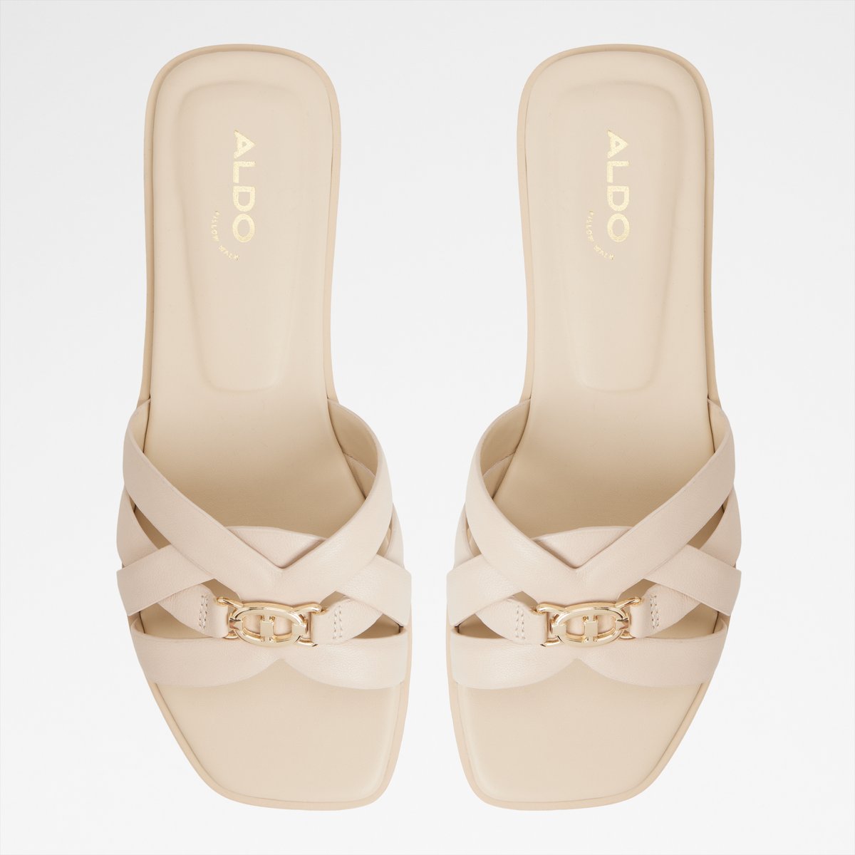 Jennaleriel In Flat Sandals