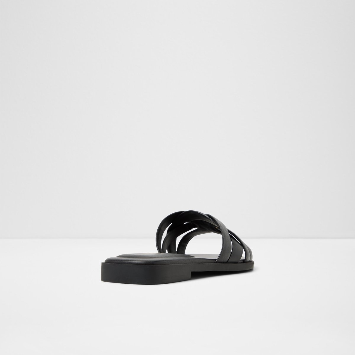 Jennaleriel In Flat Sandals
