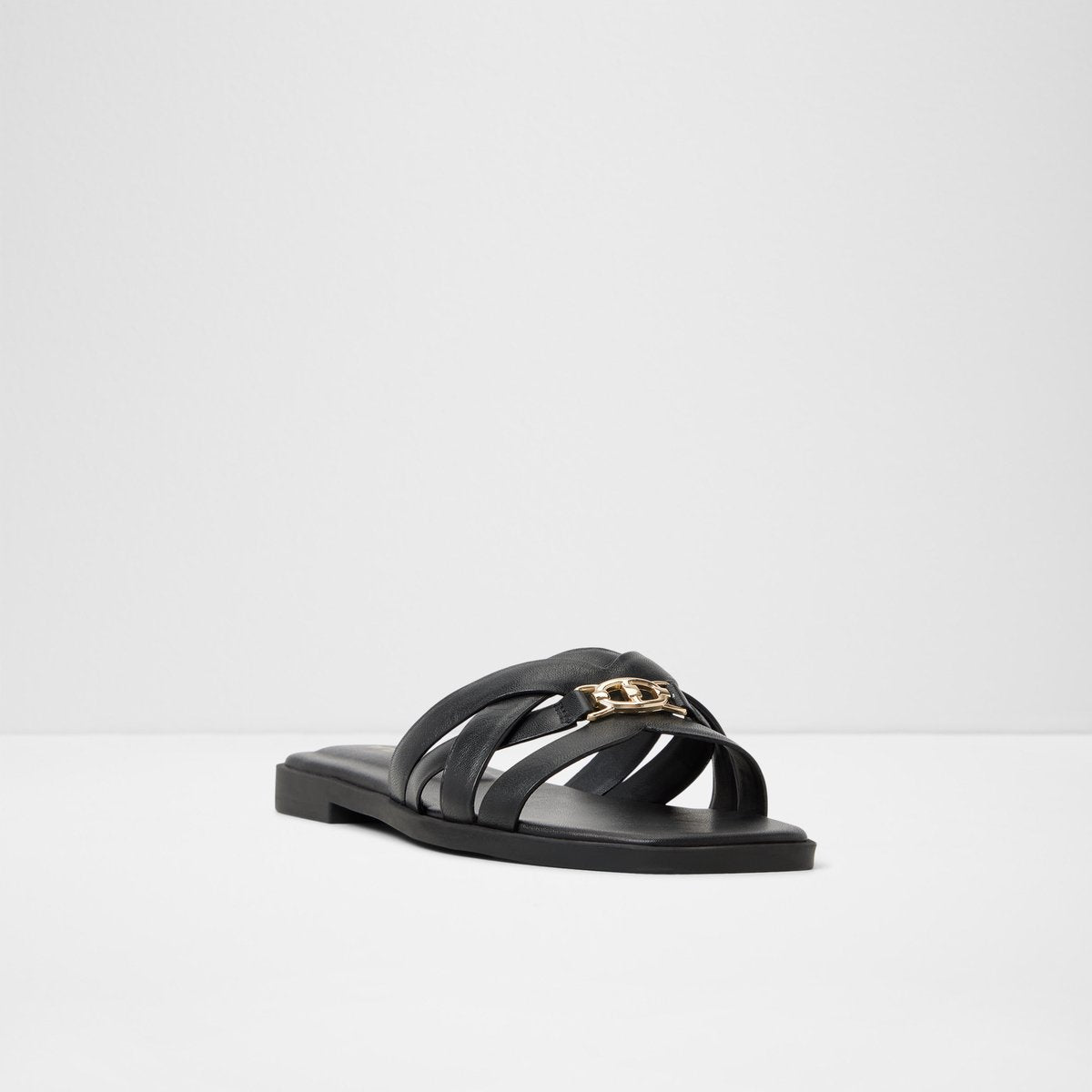 Jennaleriel In Flat Sandals