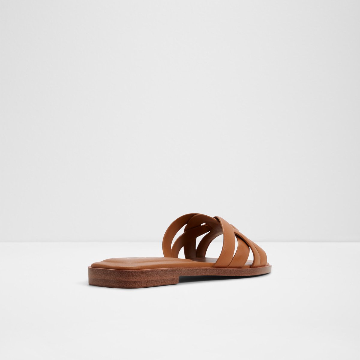 Jennaleriel In Flat Sandals