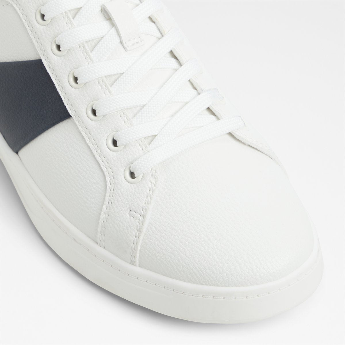 Ozzy Low-Top Sneakers