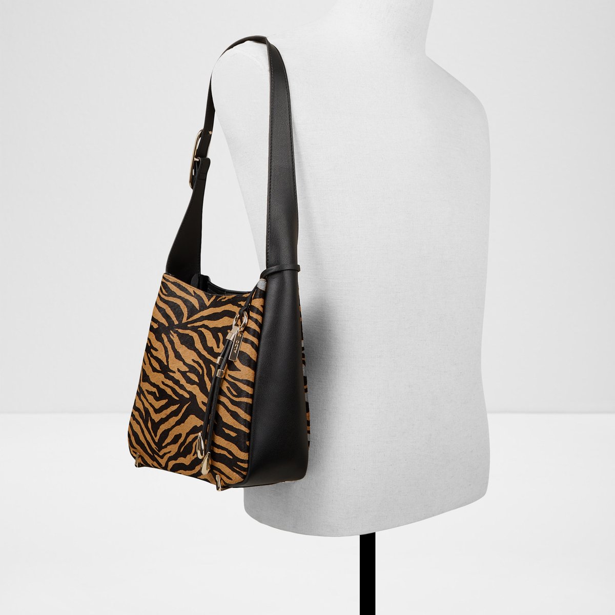 Qadode Bucket Bag