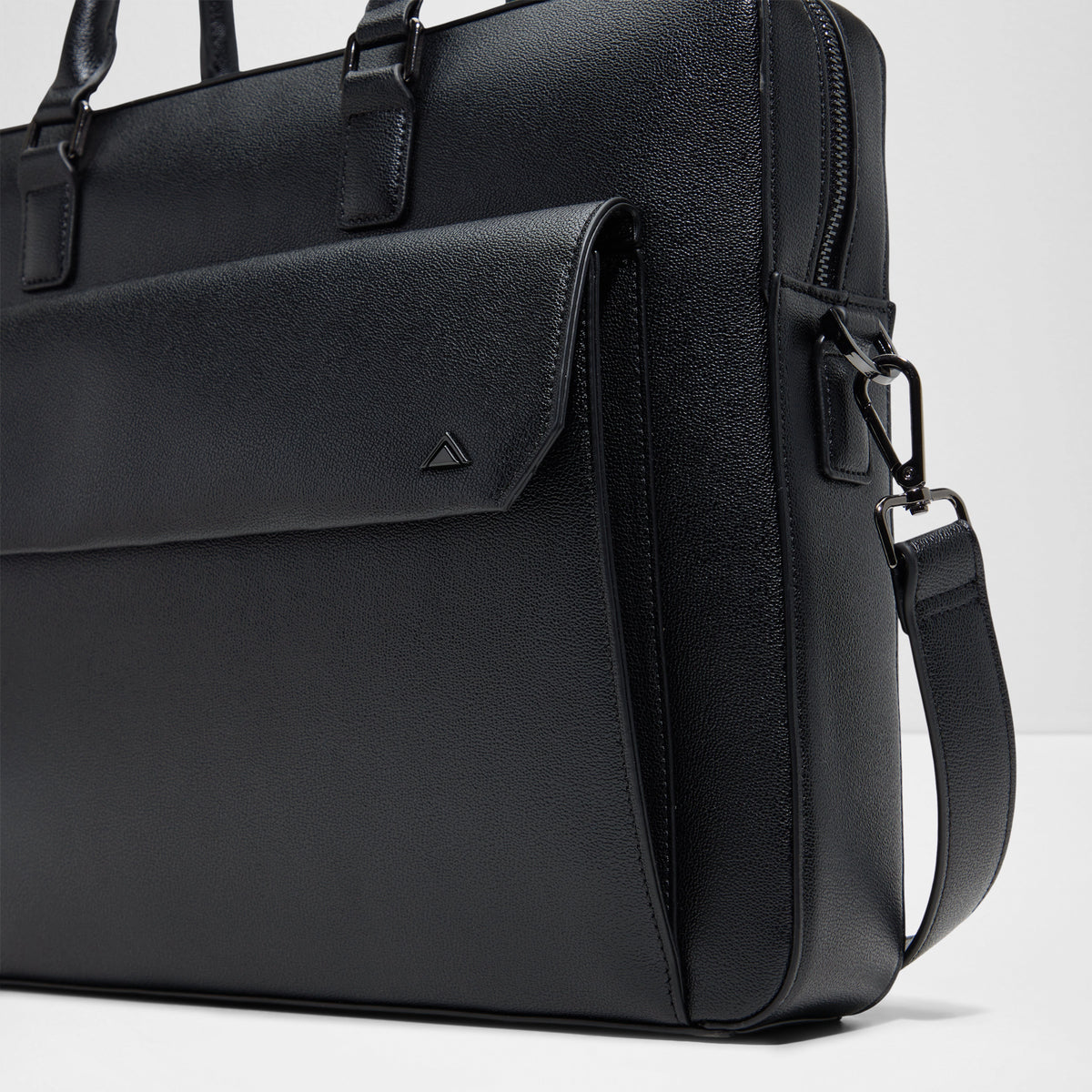 Bradleey Messenger Bag