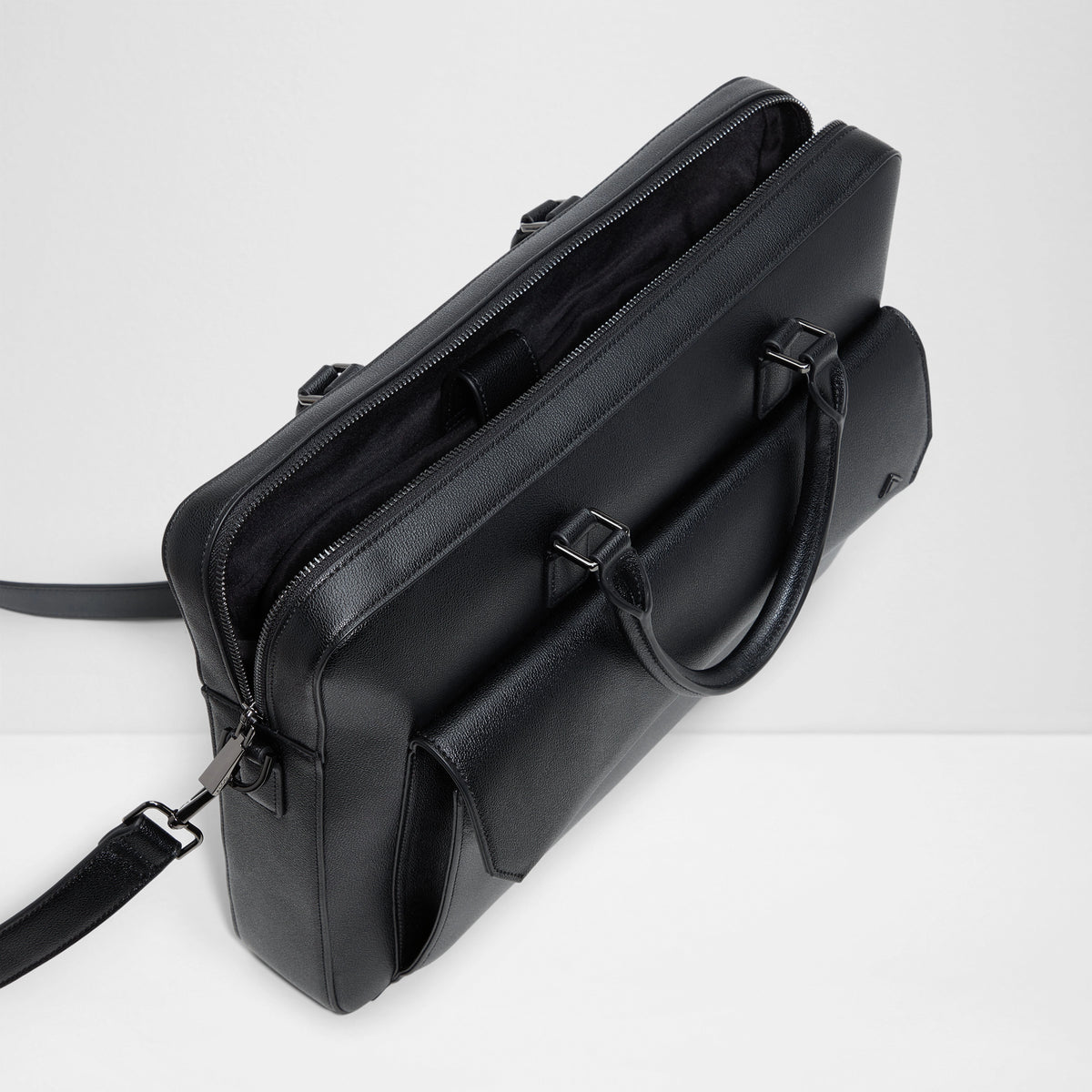Bradleey Messenger Bag