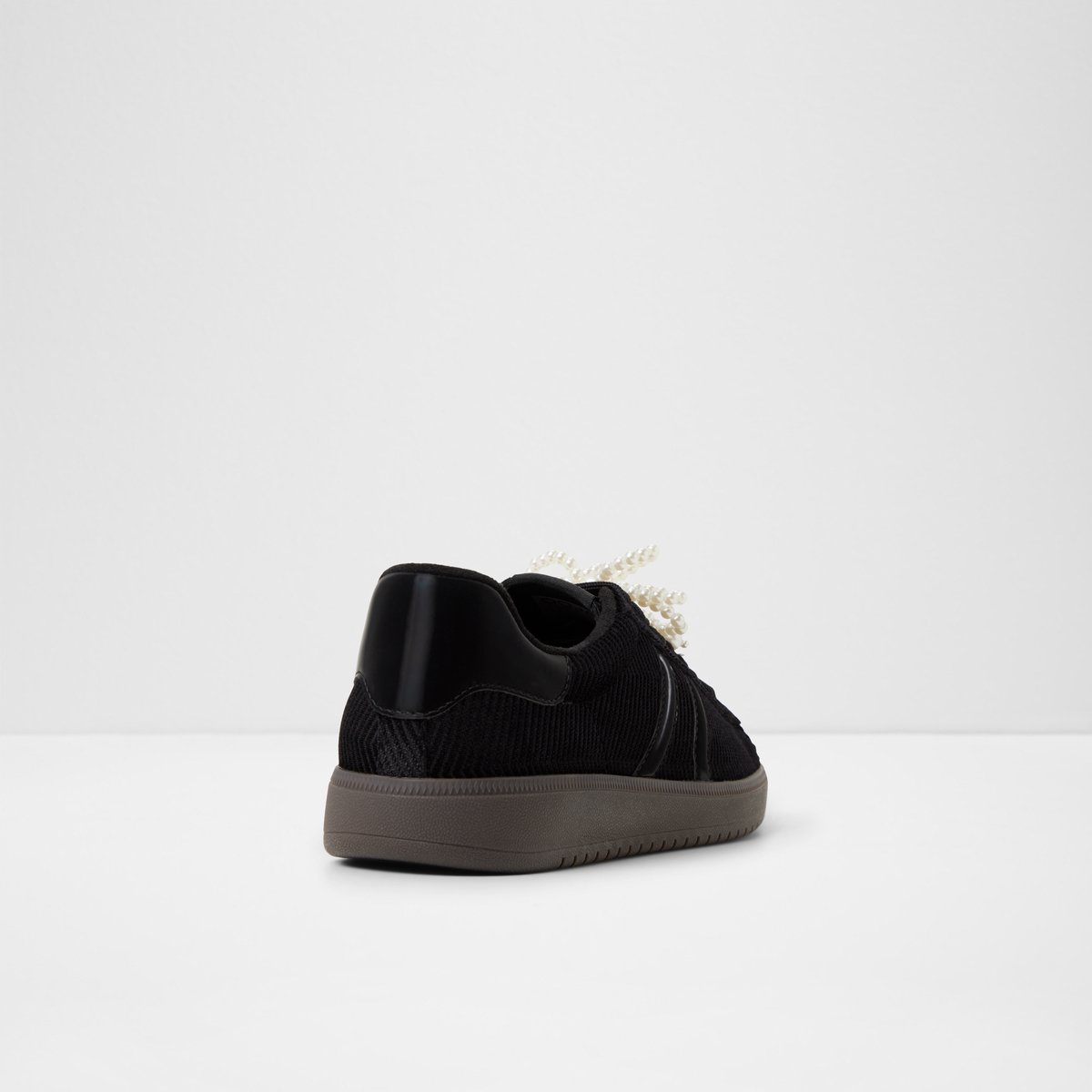 Chicsneaker2 Low-Top Sneakers