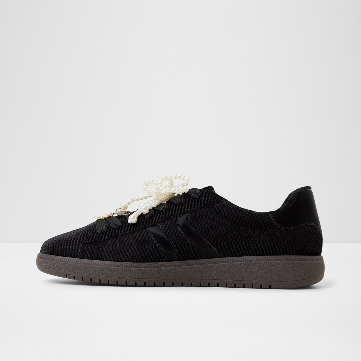 Chicsneaker2 Low-Top Sneakers