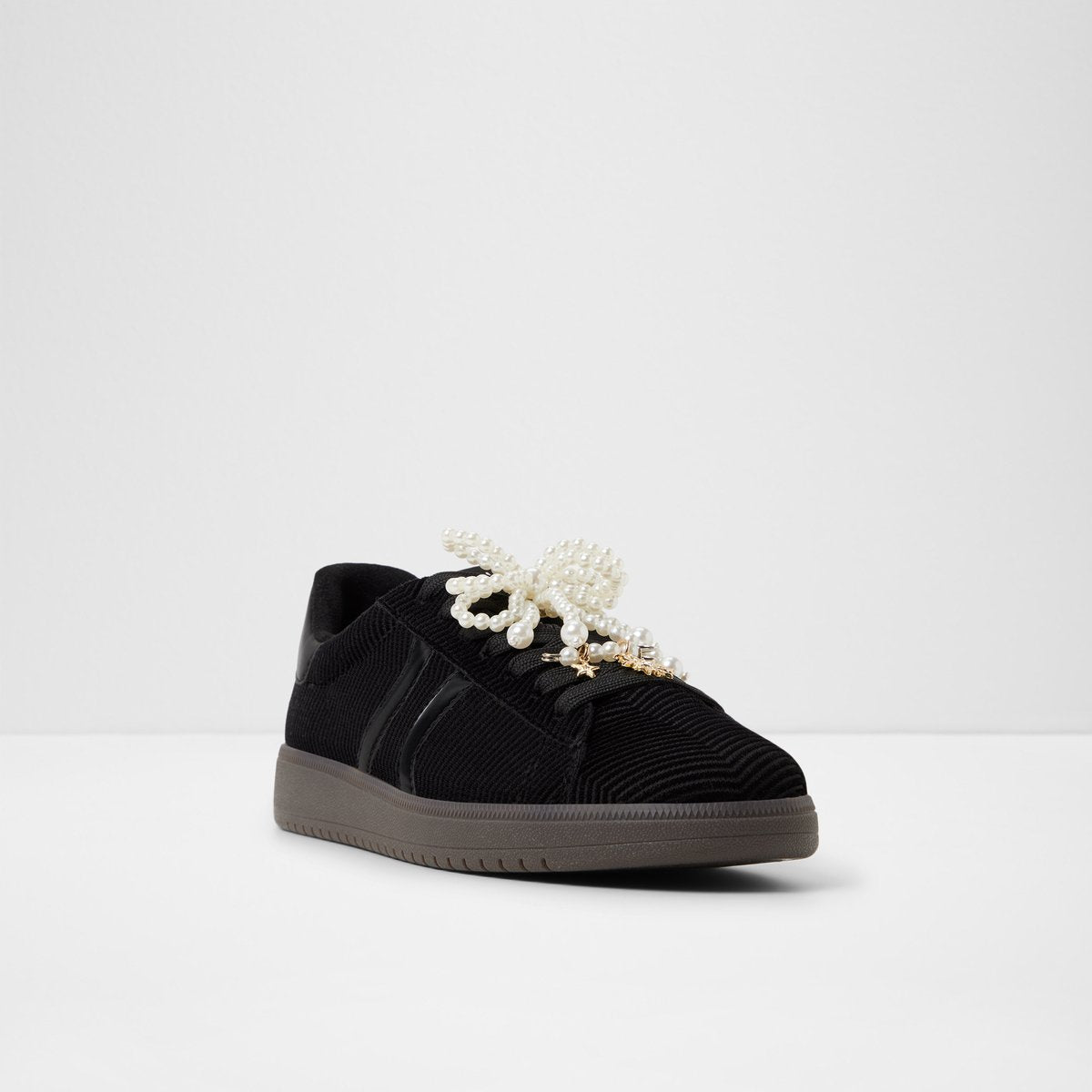 Chicsneaker2 Low-Top Sneakers