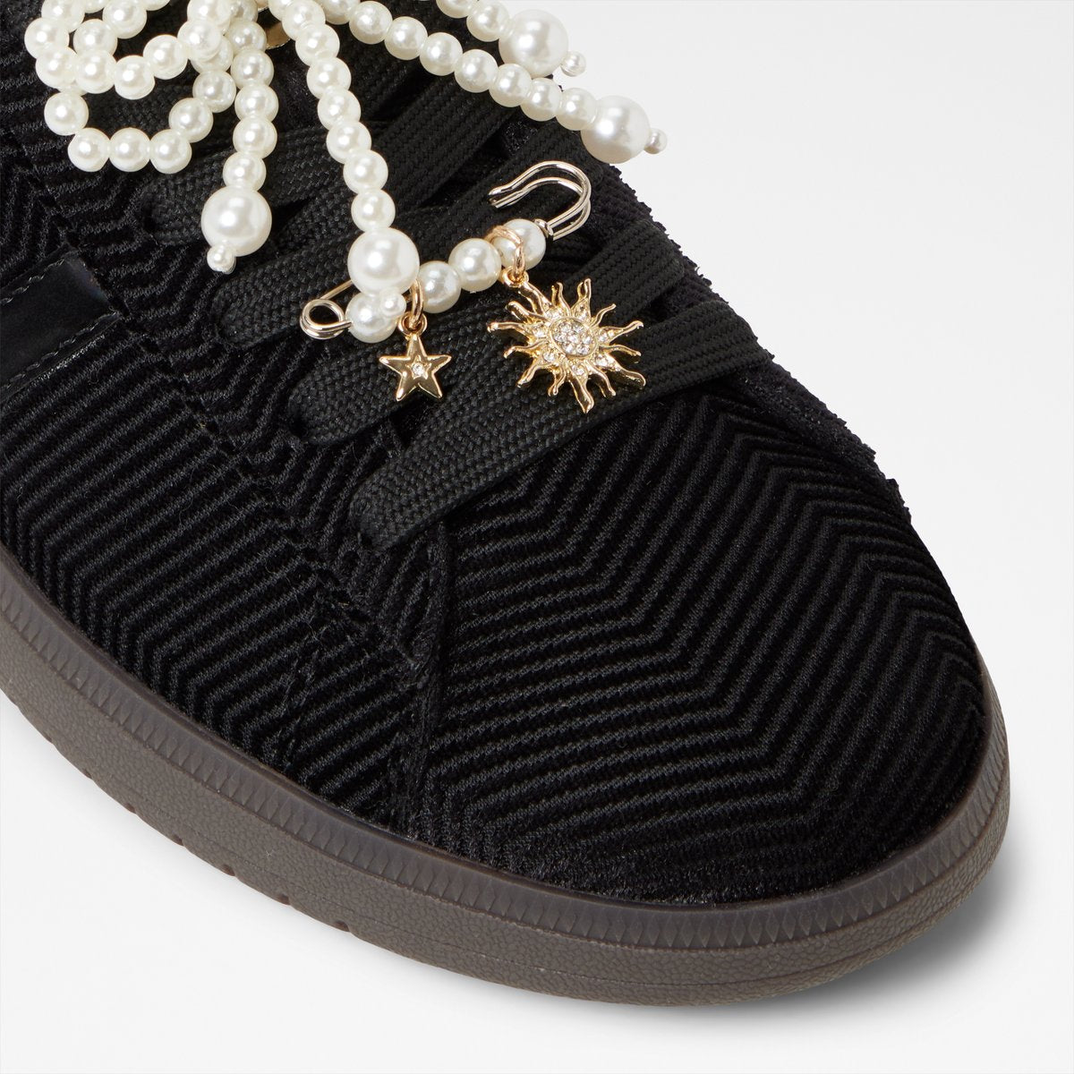 Chicsneaker2 Low-Top Sneakers