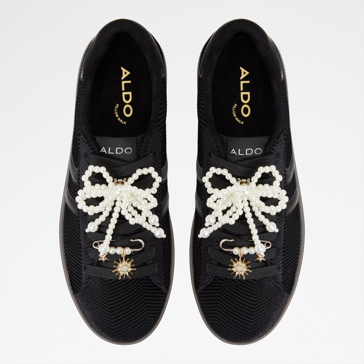 Chicsneaker2 Low-Top Sneakers