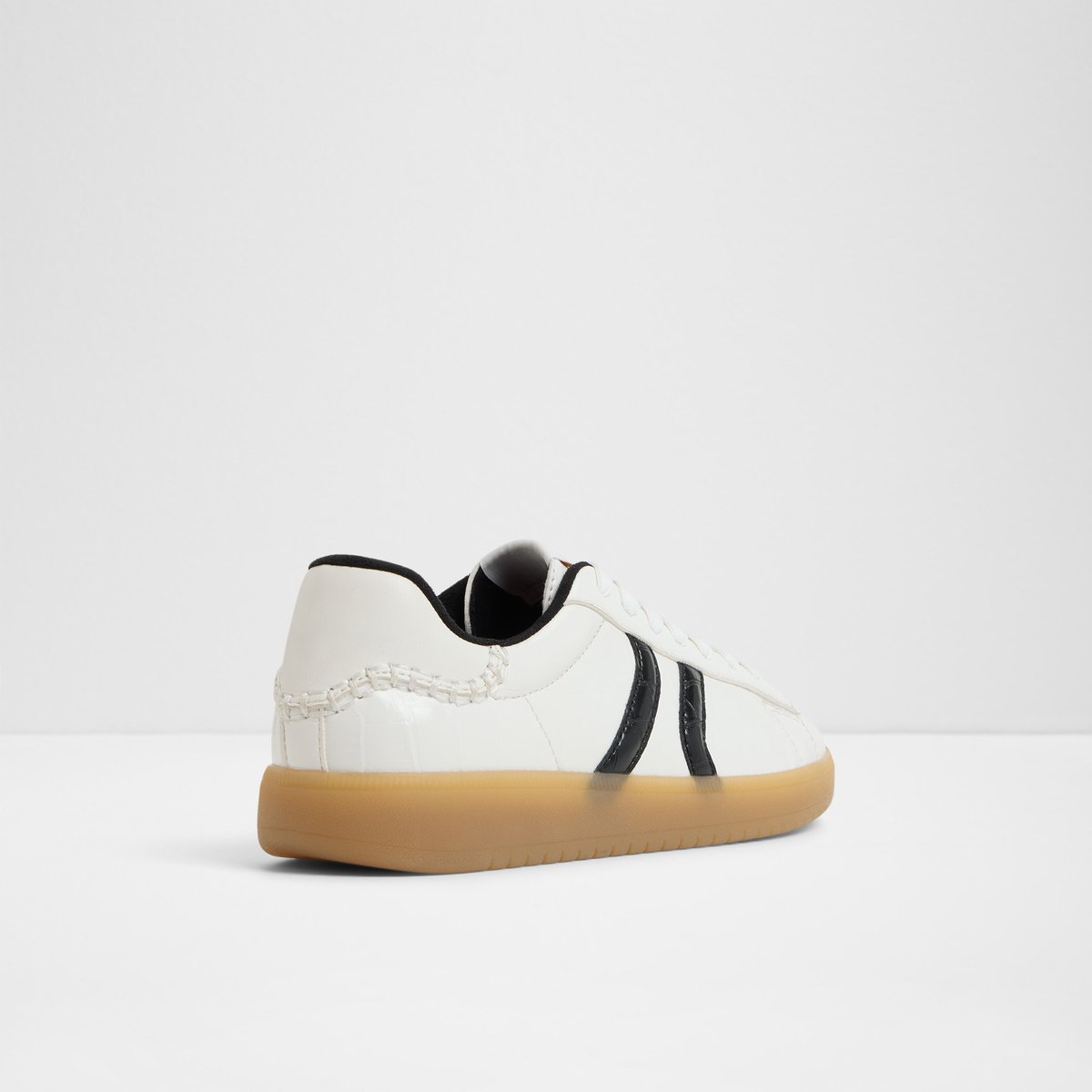 Chicsneaker2 Low-Top Sneakers