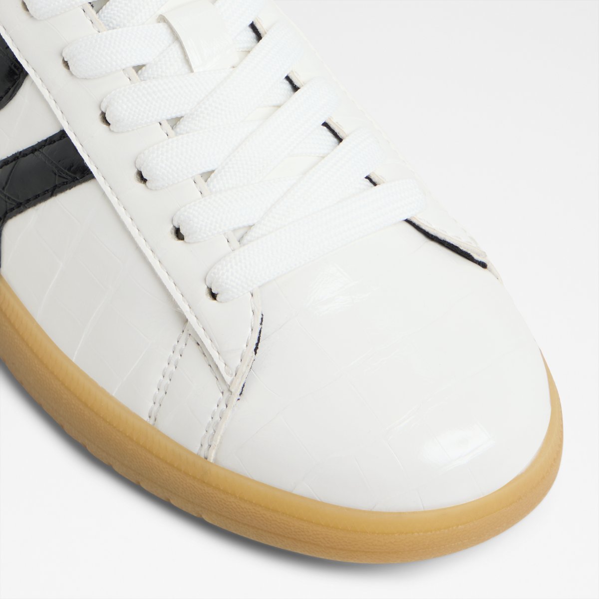 Chicsneaker2 Low-Top Sneakers