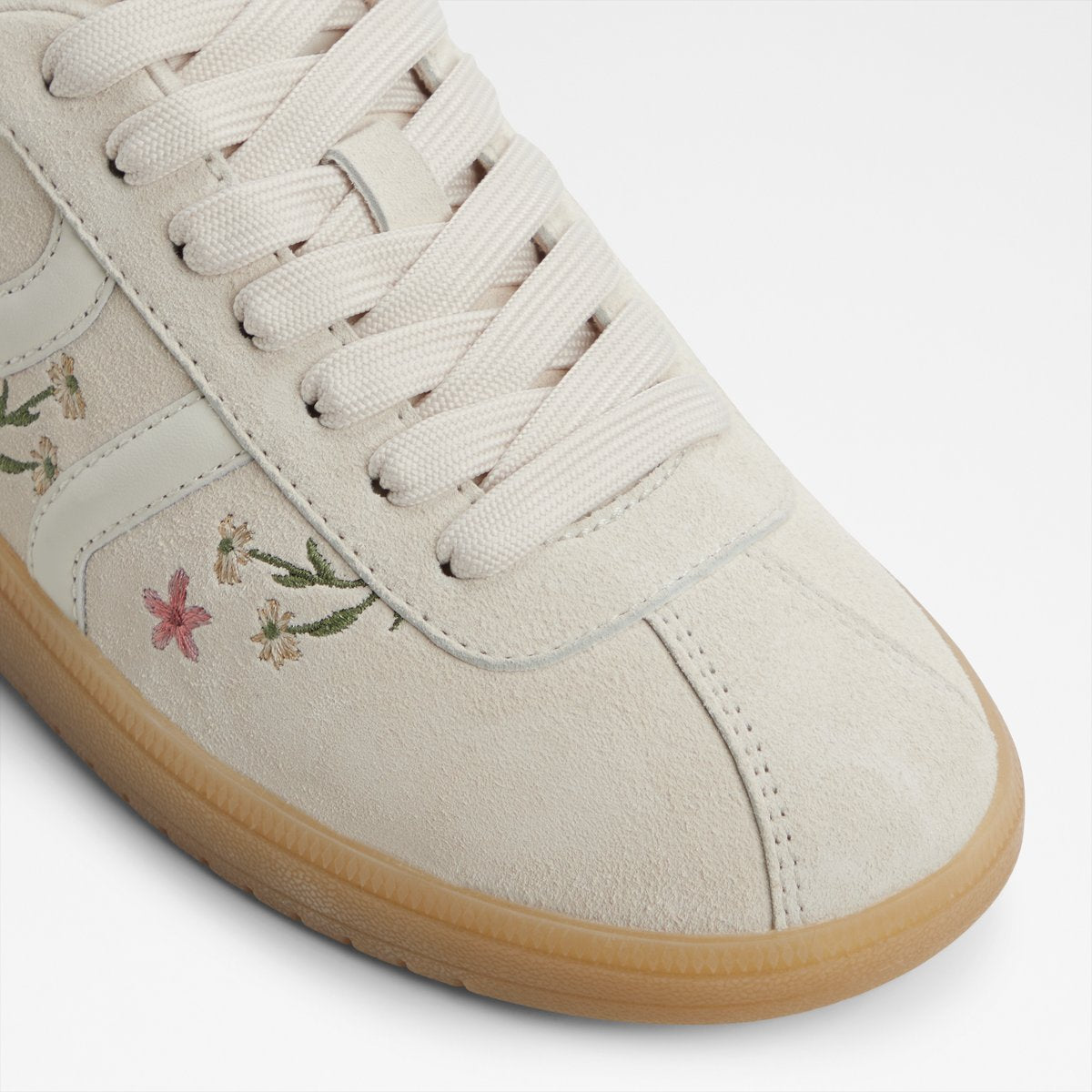 Chicsneaker Low-Top Sneakers