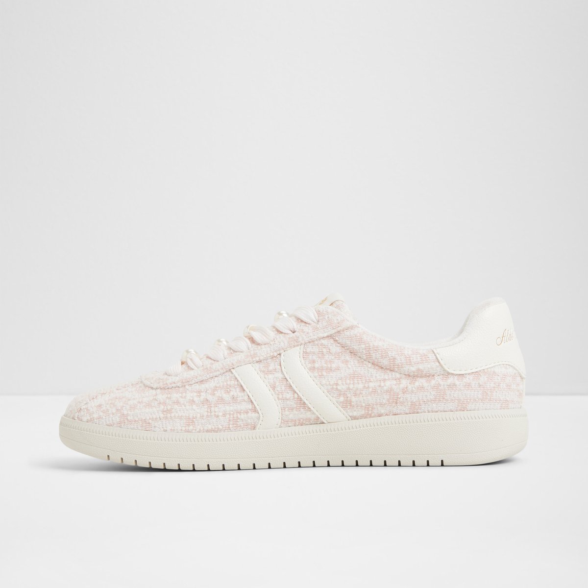 Chicsneaker Low-Top Sneakers