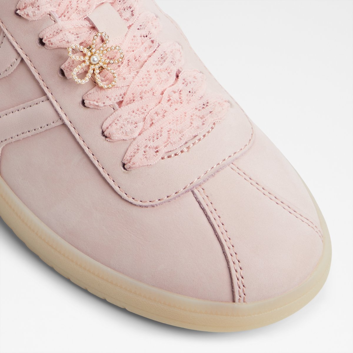 Chicsneaker Low-Top Sneakers