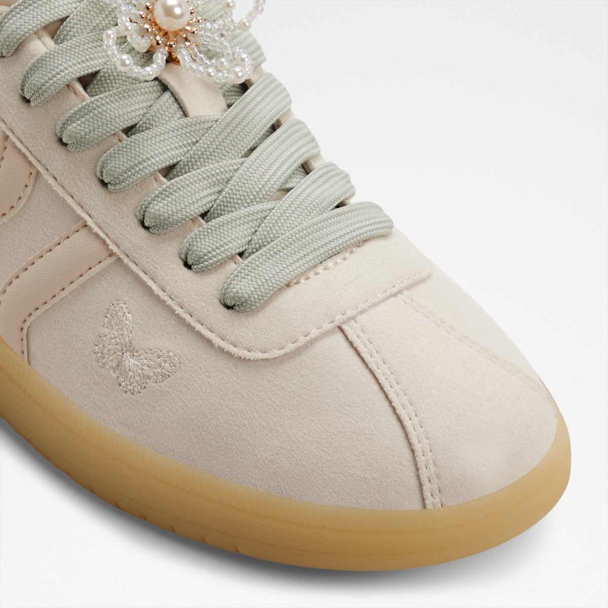 Chicsneaker Low-Top Sneakers