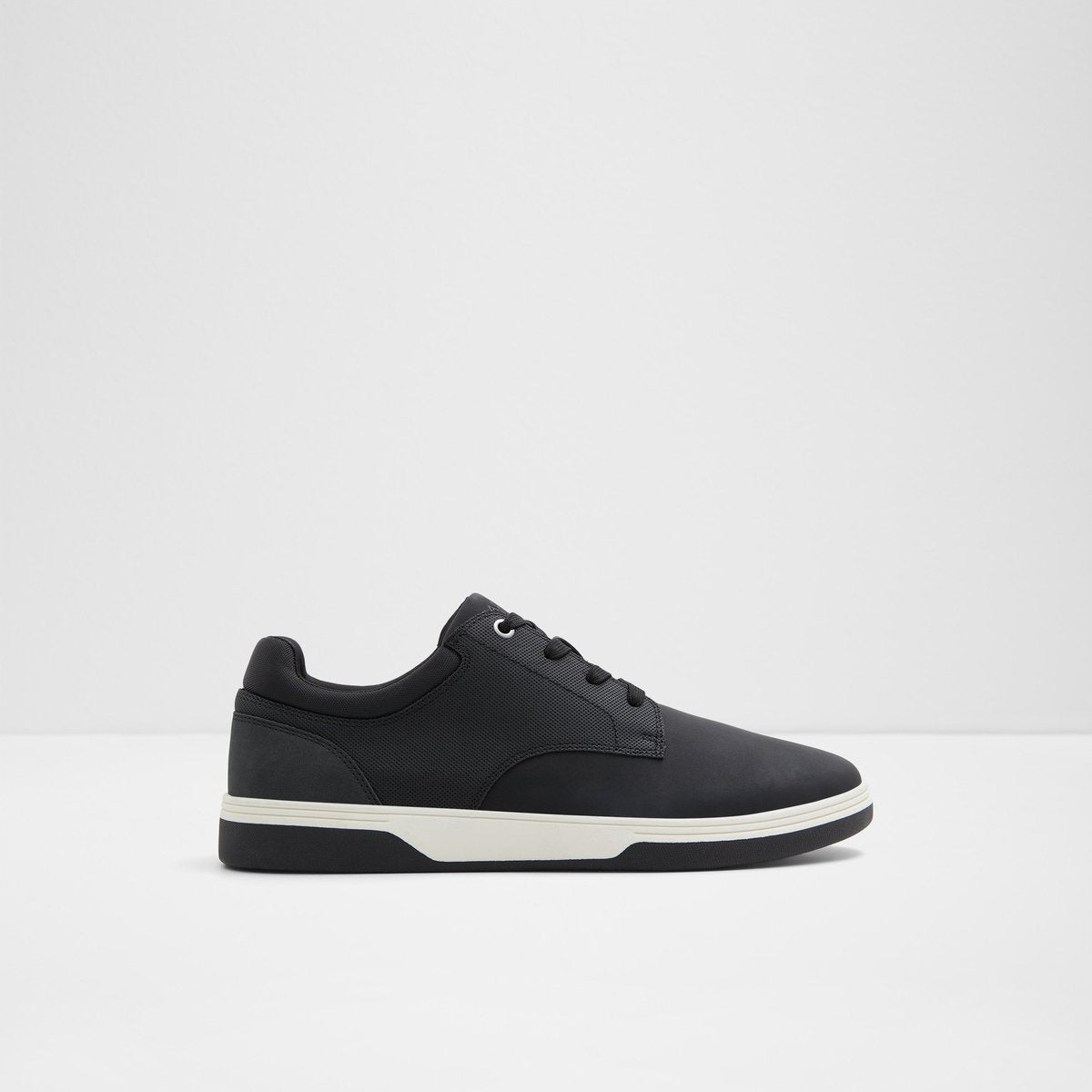 Derryk Low-Top Sneakers