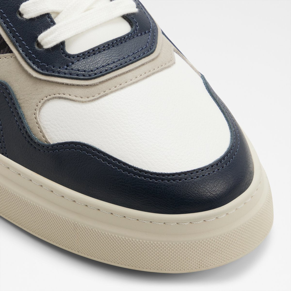 Desmond Low-Top Sneakers