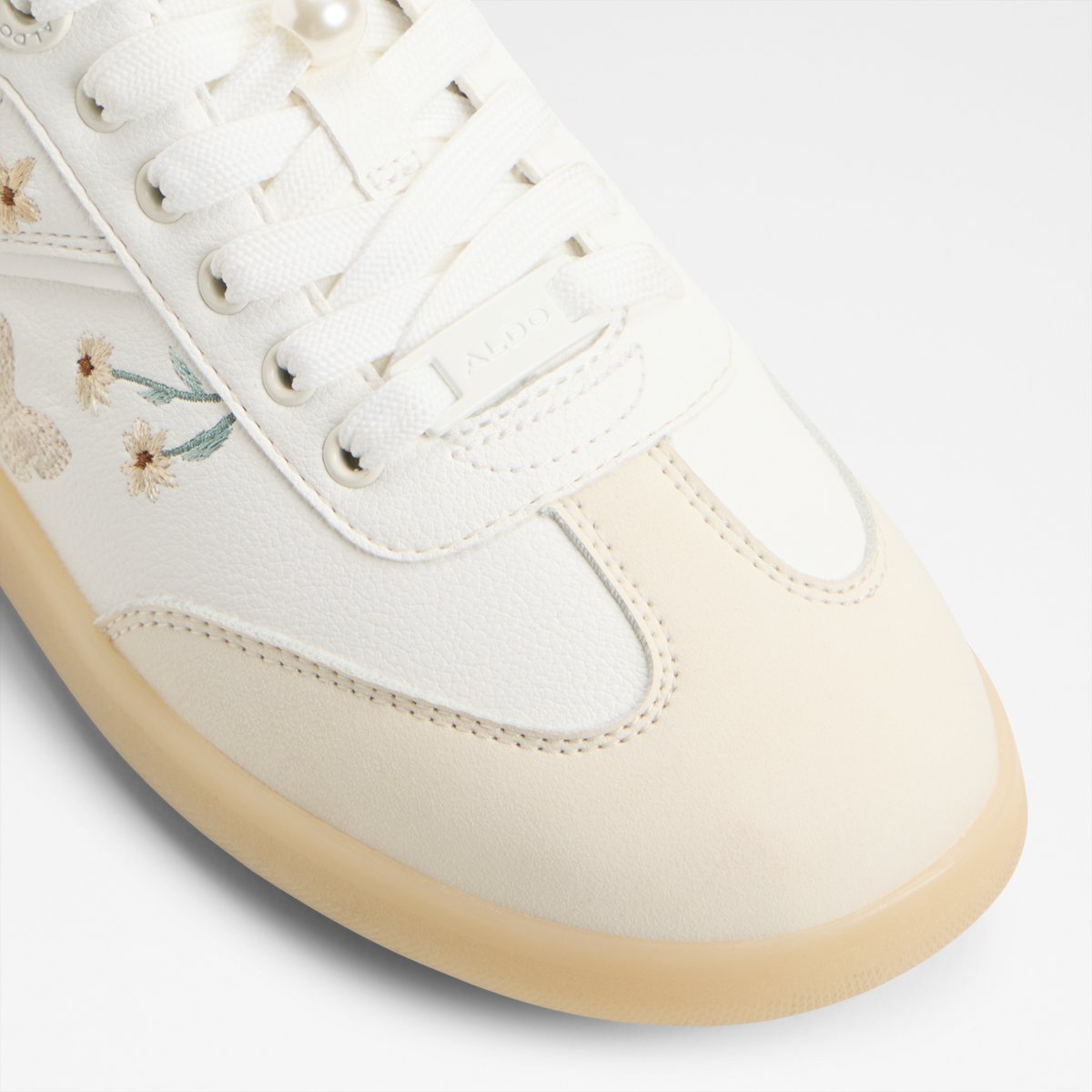 Erilg Low-Top Sneakers