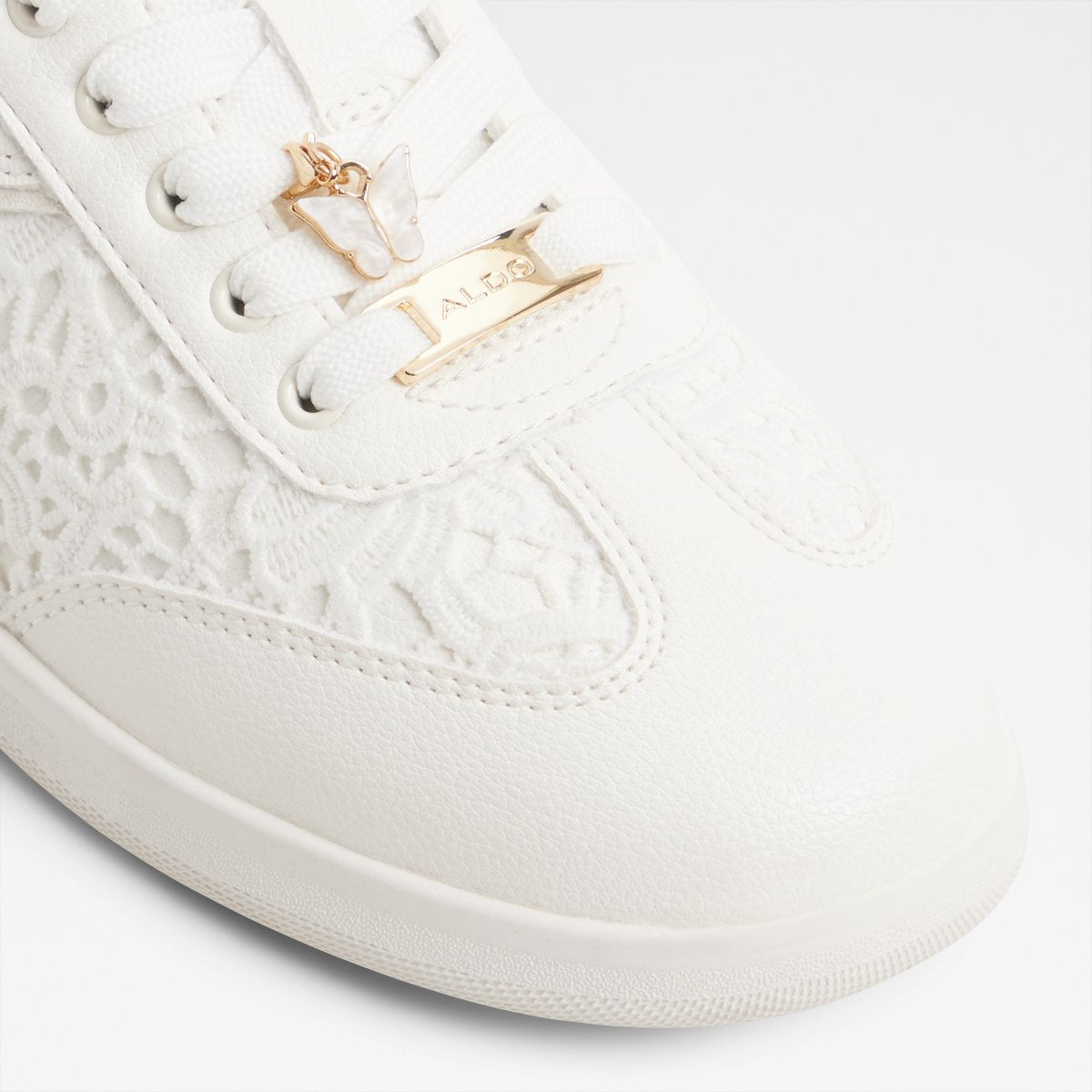 Erilg Low-Top Sneakers