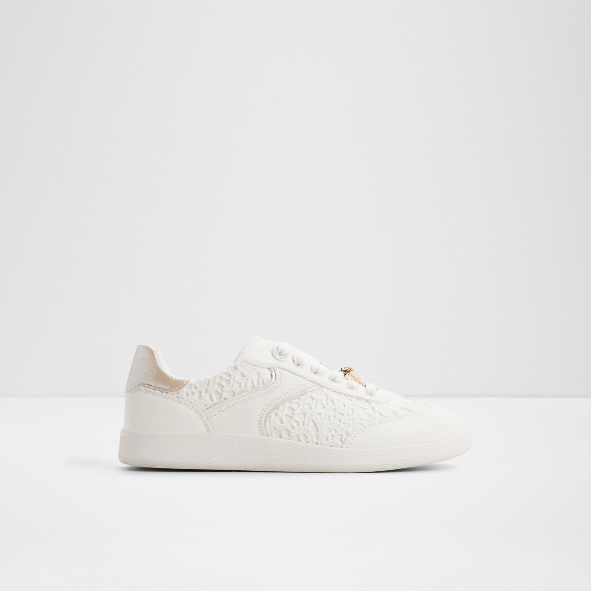 Erilg Low-Top Sneakers