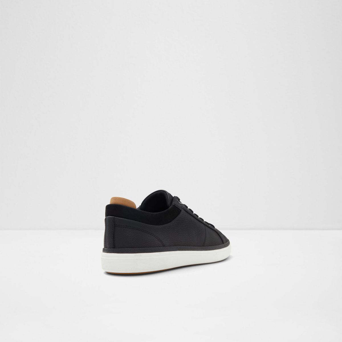 Finespec Low-Top Sneakers