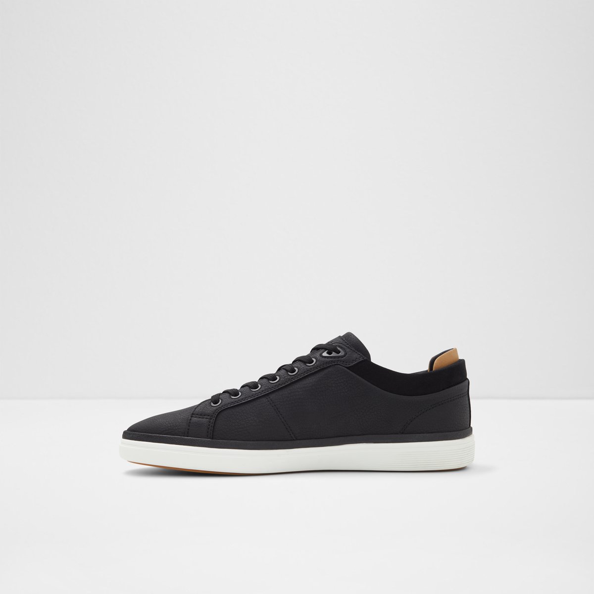 Finespec Low-Top Sneakers