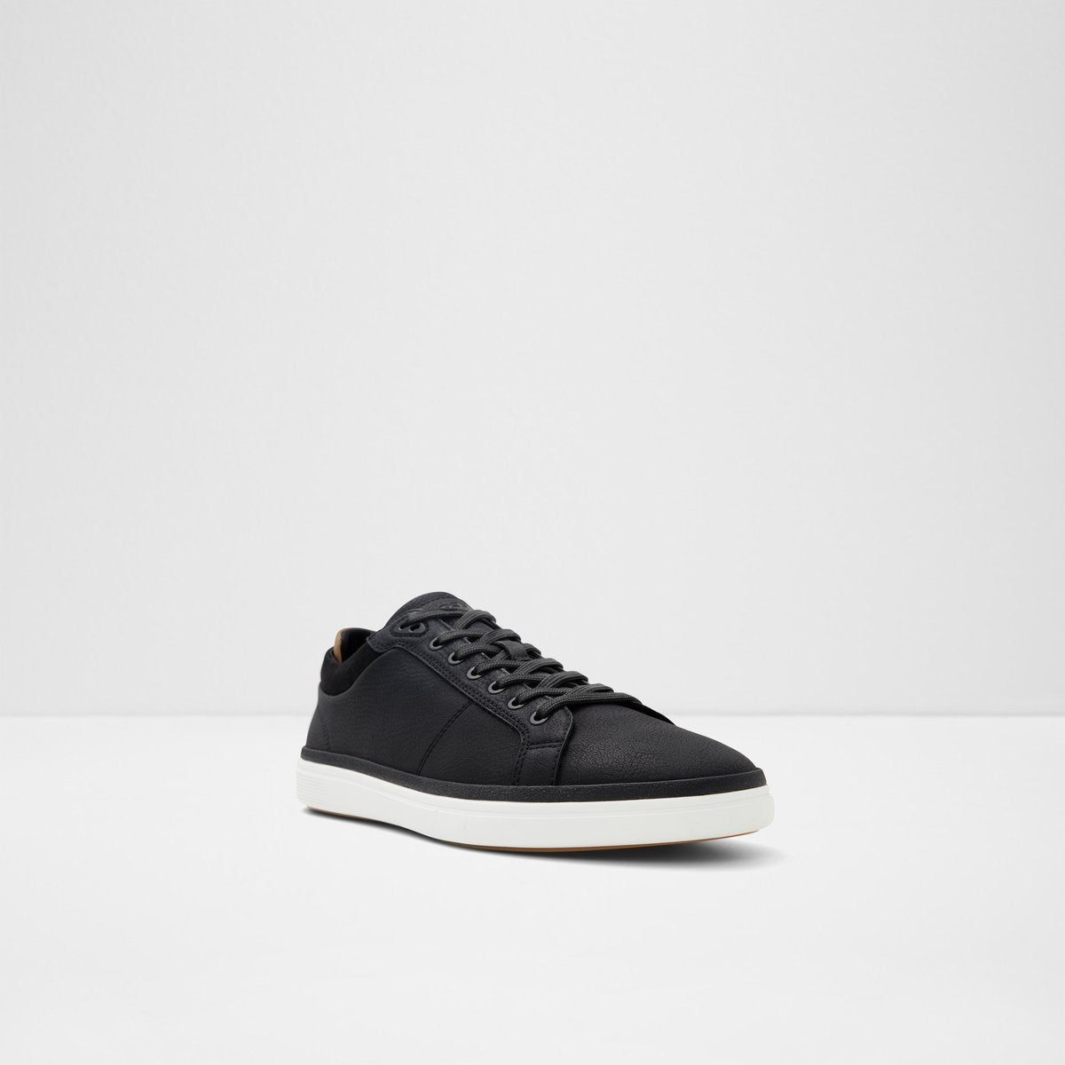 Finespec Low-Top Sneakers