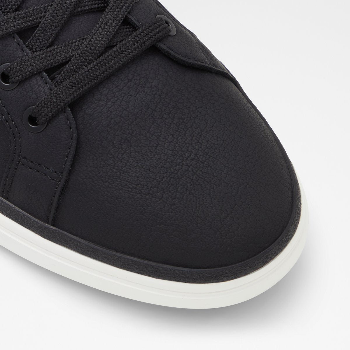 Finespec Low-Top Sneakers