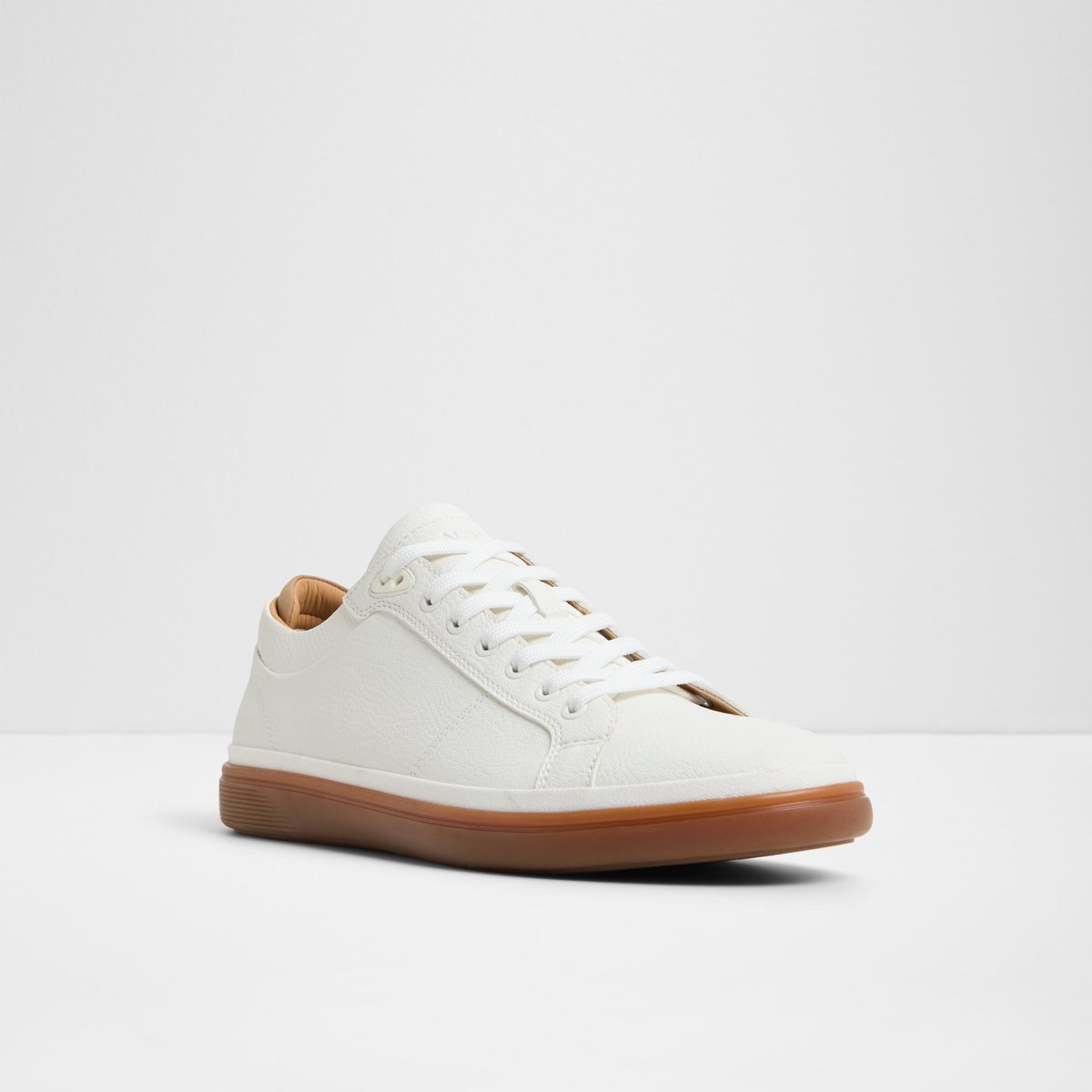 Finespec Low-Top Sneakers