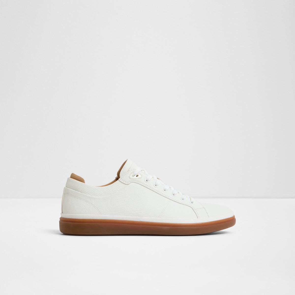Finespec Low-Top Sneakers