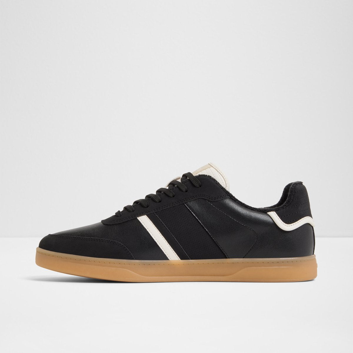 Freekick Low-Top Sneakers