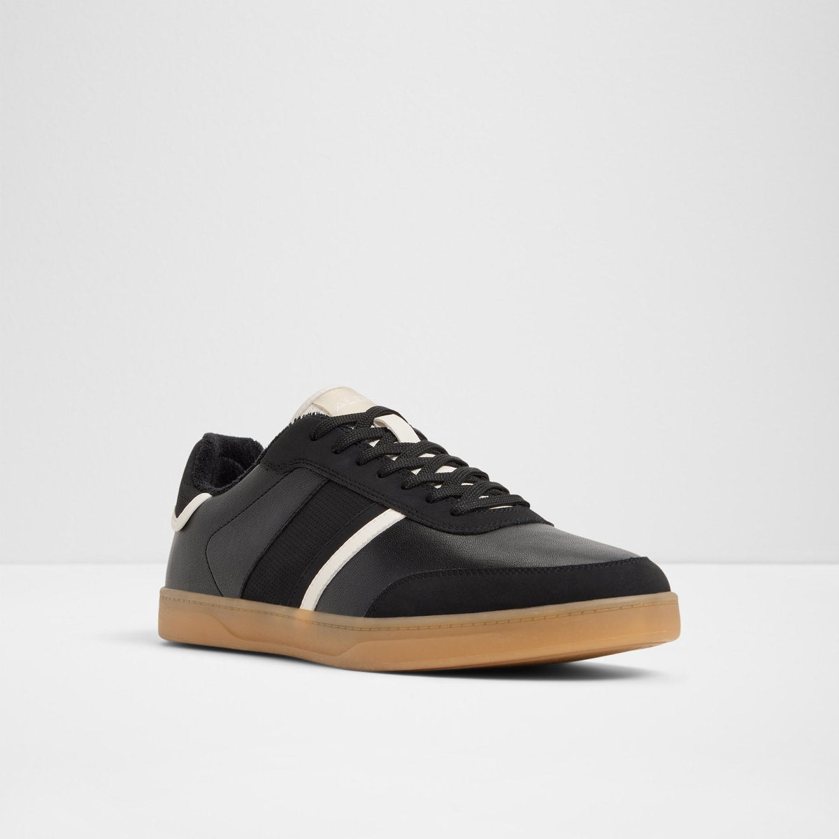 Freekick Low-Top Sneakers