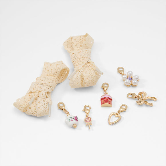 Girlie Shoelaces And Imitation Jewelry Set