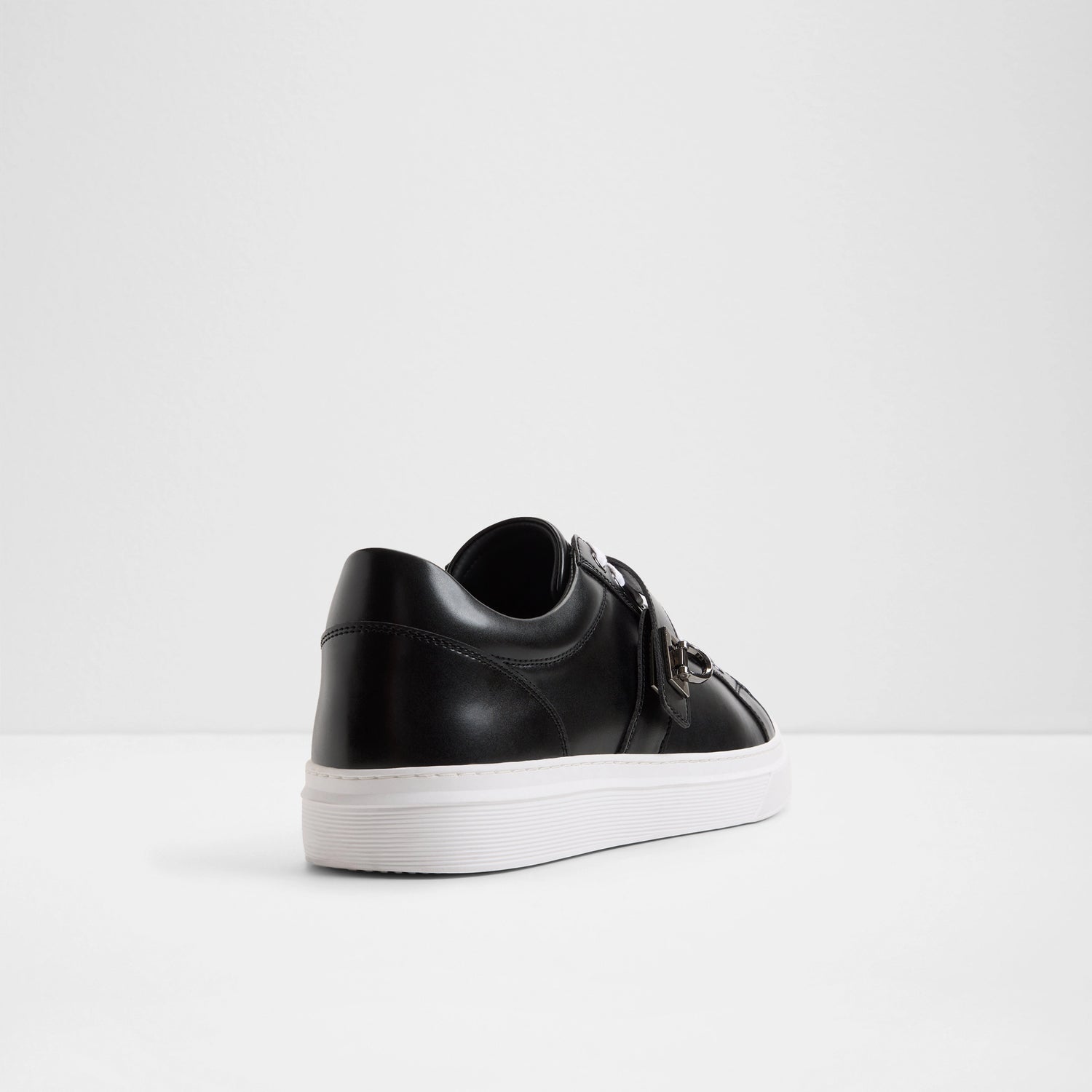 Iann Low-Top Sneakers