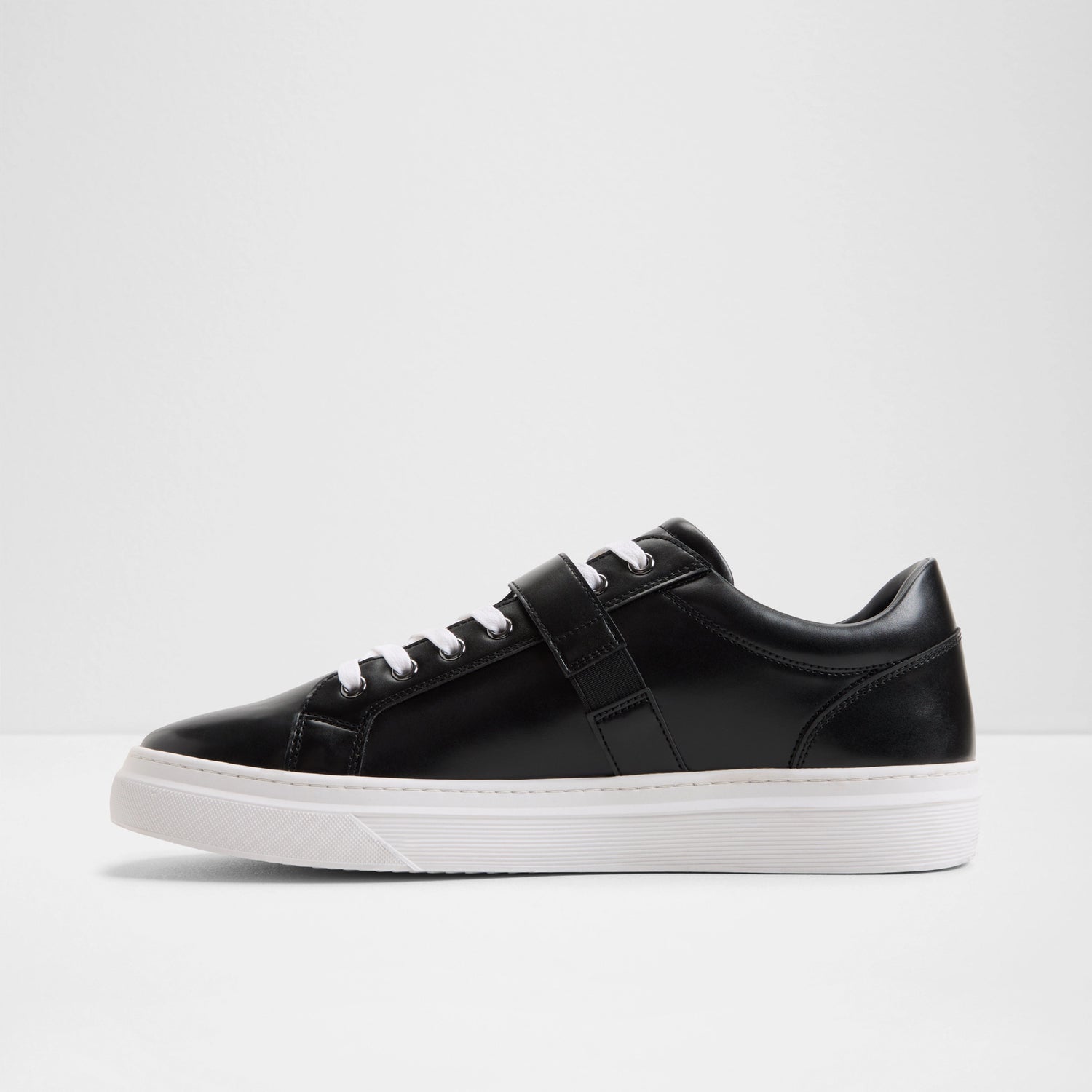 Iann Low-Top Sneakers