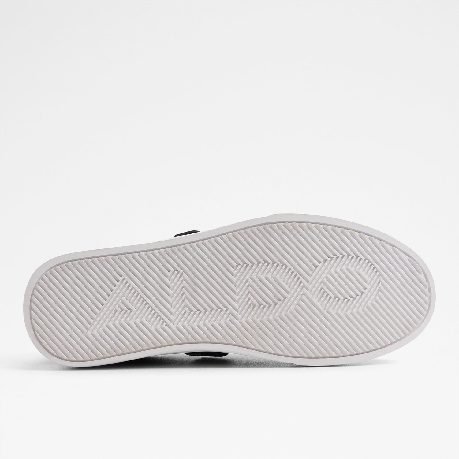 Iann Low-Top Sneakers