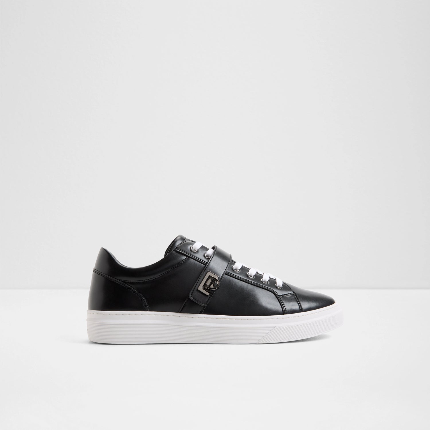 Iann Low-Top Sneakers