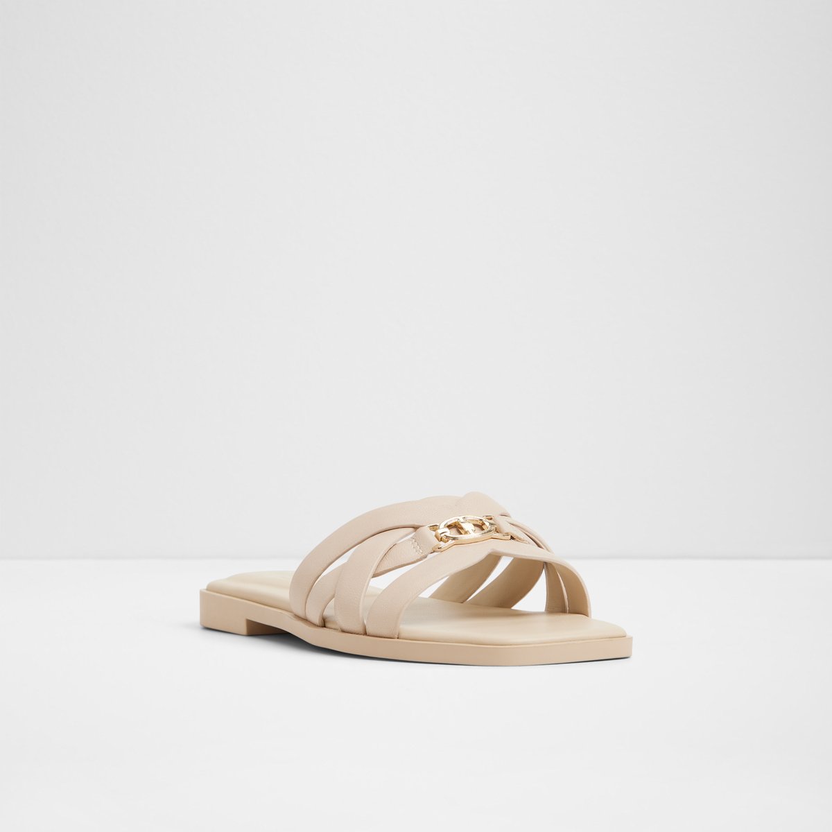 Jennaleriel In Flat Sandals