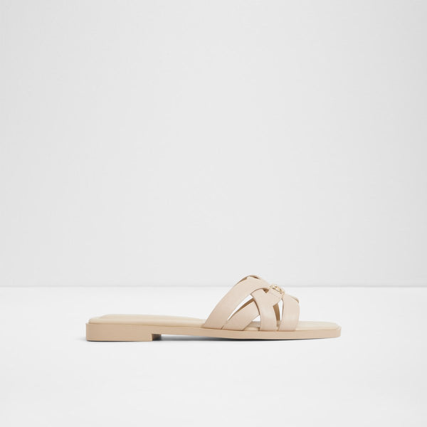 Jennaleriel In Flat Sandals