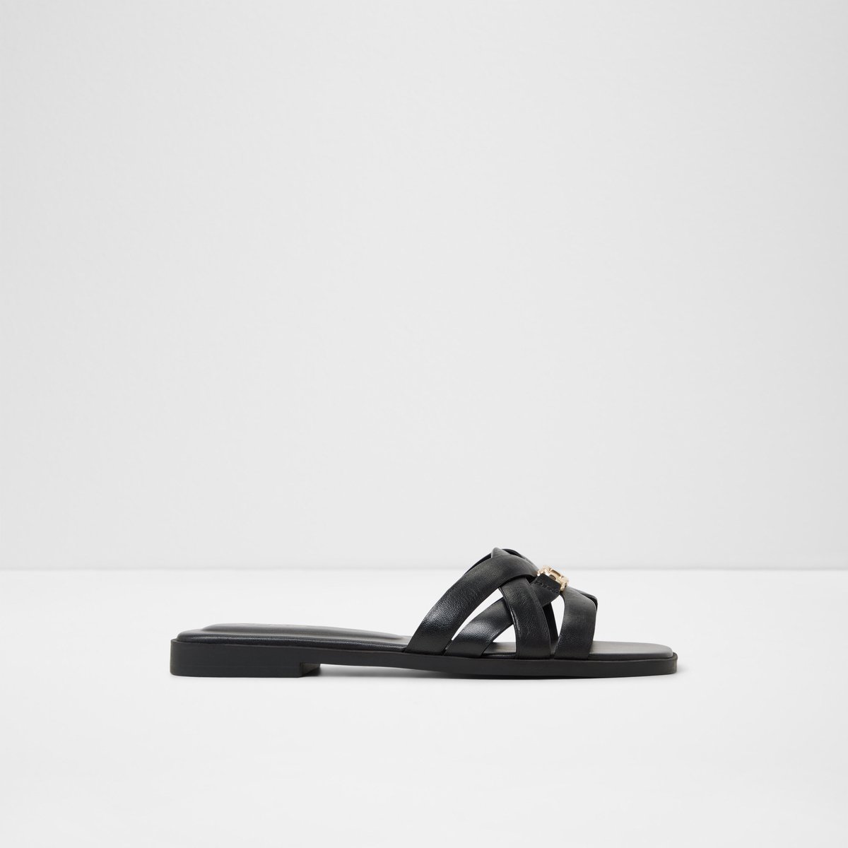 Jennaleriel In Flat Sandals