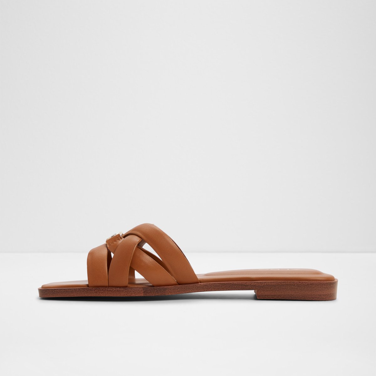 Jennaleriel In Flat Sandals