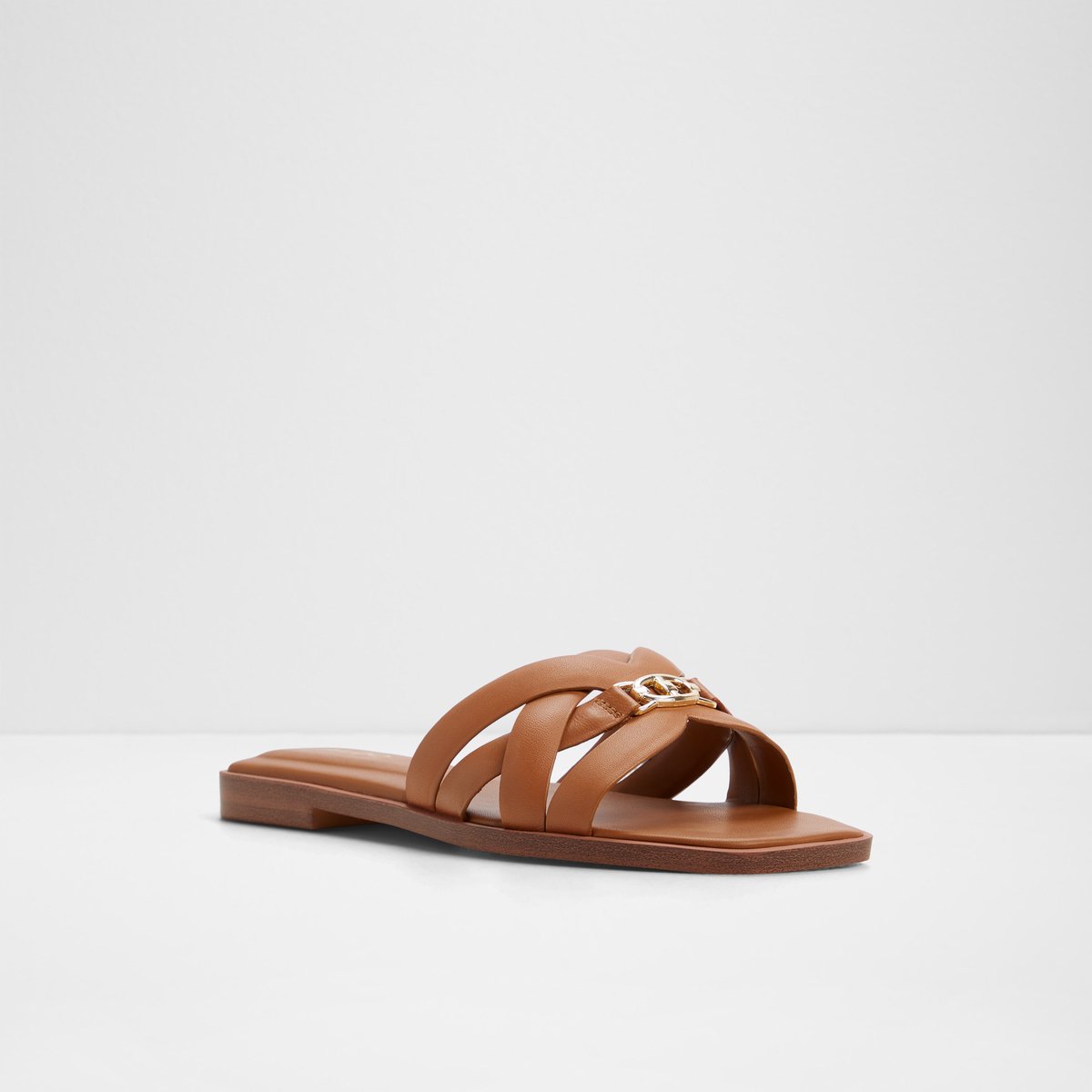 Jennaleriel In Flat Sandals