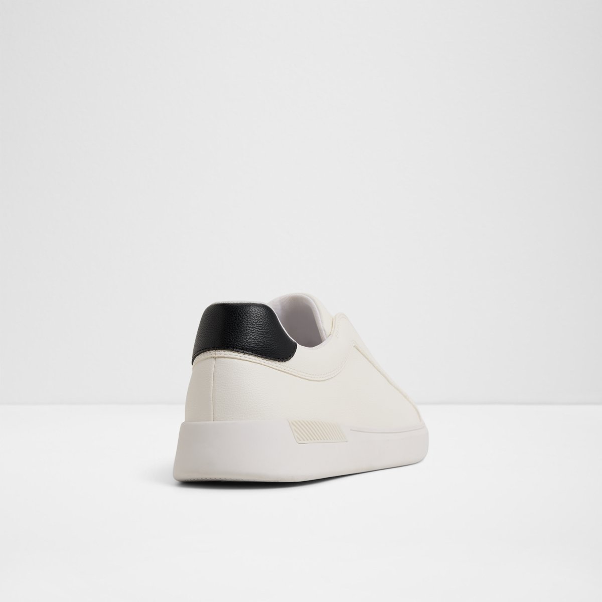 Jona Slip-On Sneakers