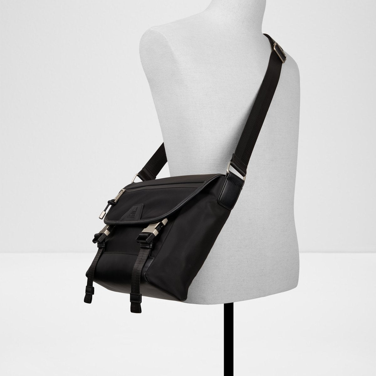 Melinnor Messenger Bag